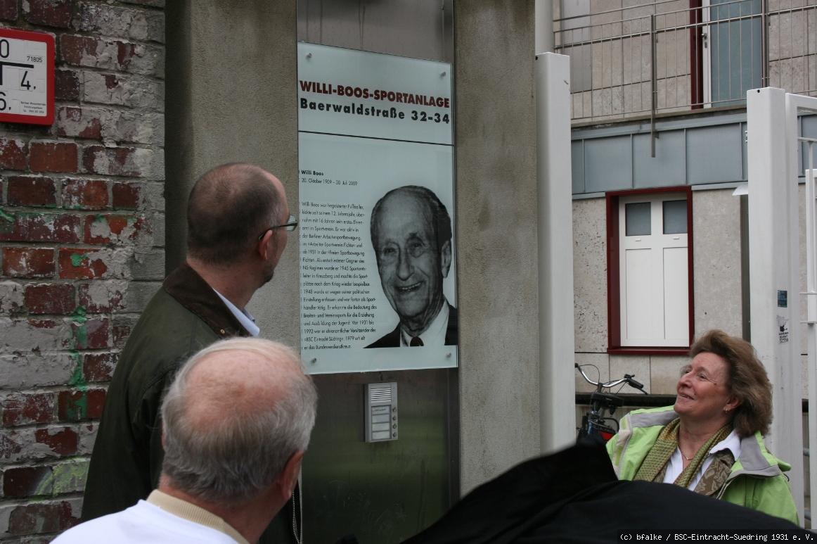 Die Enthüllng der Willi-Boos-Gedenktafel